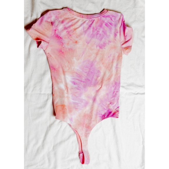 ✨️2FOR10✨️ Tie-dye pink bodysuit - Picture 2 of 3